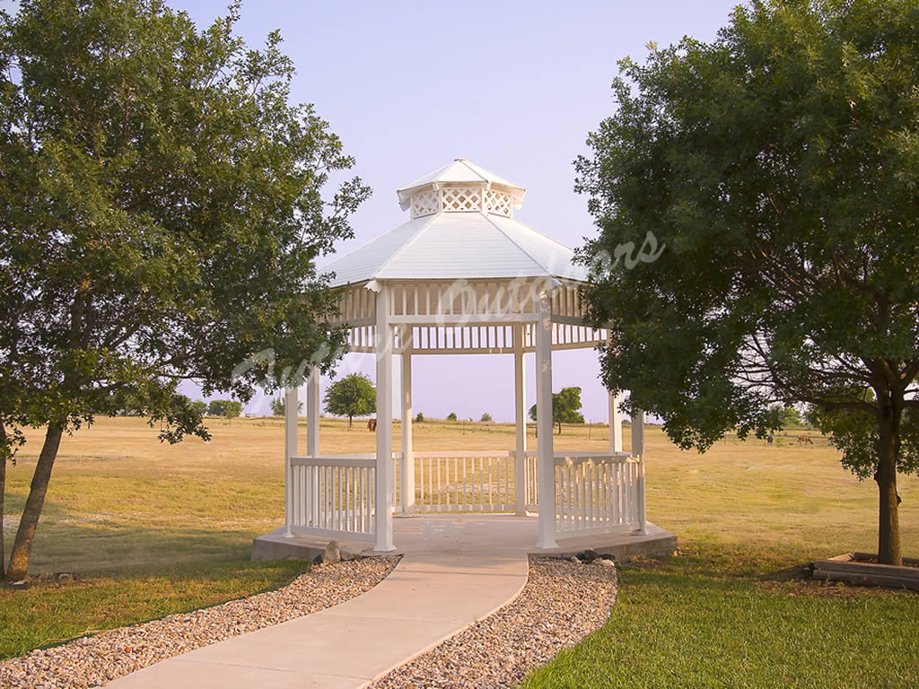 Gazebos and Pergolas: Which One is Right for You?