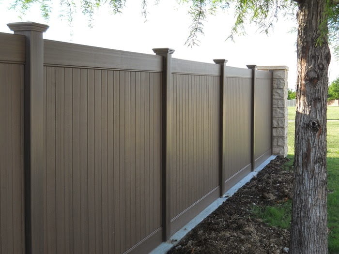 Tips and Tricks for Personalizing Your Vinyl Fence