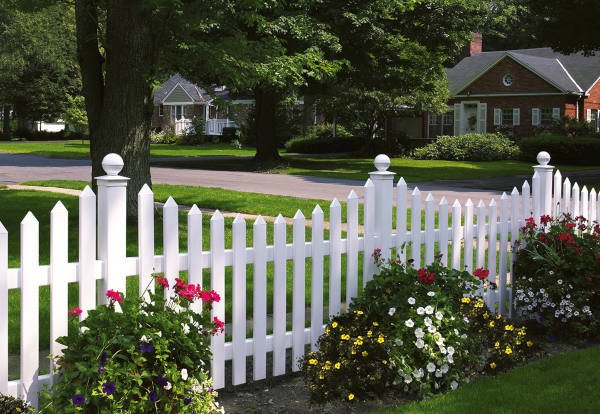 How to Choose an Ornamental Vinyl Fence in Texas
